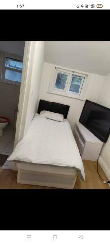 Enfields Lock Holiday Home
