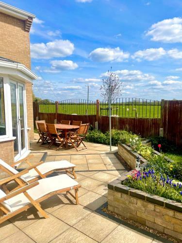 Exeuctive Detached Home With Plenlty Of Room