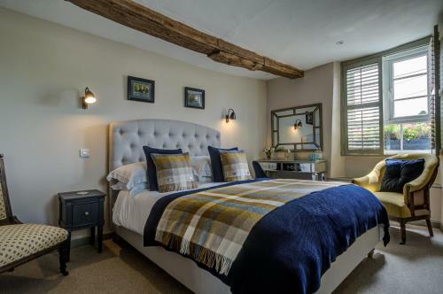 Chic Georgian Town House In Cotswold Town Centre