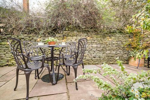 Luxury Old Sorting Office In Cotswold Town Centre