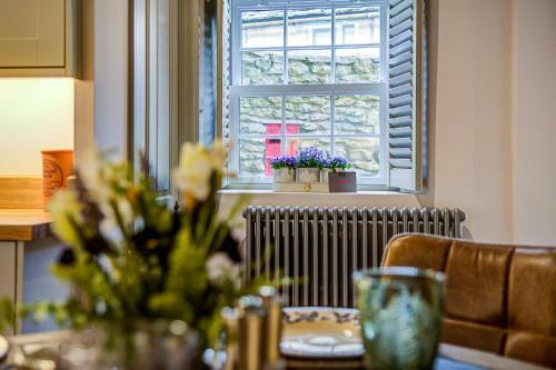 Luxury Old Sorting Office In Cotswold Town Centre