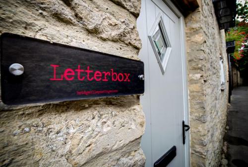 Two Linked Cottages Sleeps 10 Cotswold Town Centre