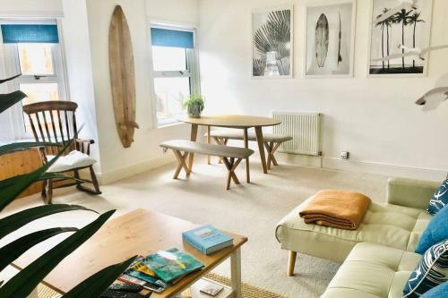 Stylish Apartment Located 30 Secs To The Seafront