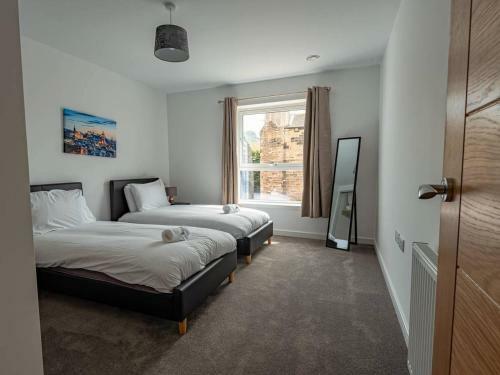 Stylish, Modern Apartment Near Edinburgh Centre