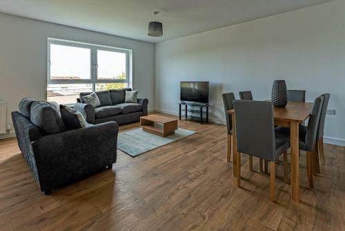 Stylish, Modern Apartment Near Edinburgh Centre