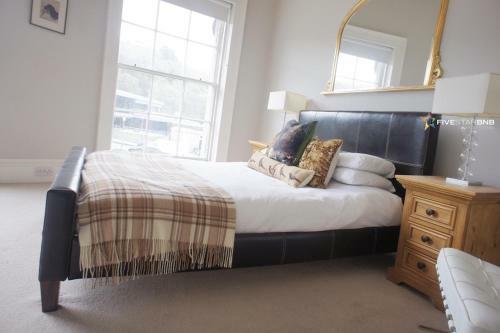 Windsor Street Apartment