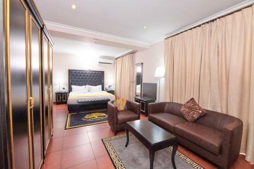 Oak Haven Hotel & Suites