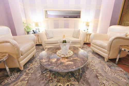 Oak Haven Hotel & Suites