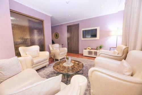 Oak Haven Hotel & Suites