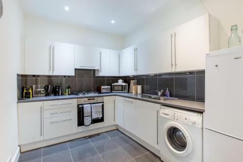 Colonial Victorian Apartment, Fab Central Location