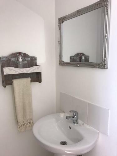 Hostal Bay Breeze Guesthouse