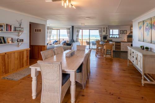 Beach House - Stunning Sea Views - Beach 3 Min Walk