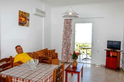 Amoudi Studios Apartments Hotel