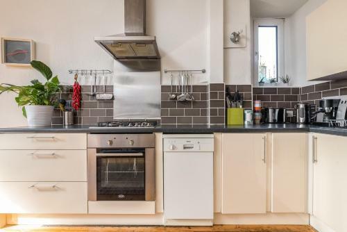 Lovely Central Edinburgh Apartment