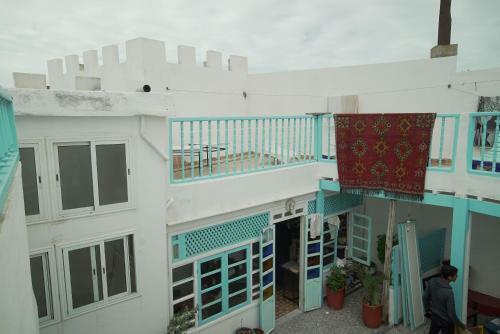 Albergue White And Blue
