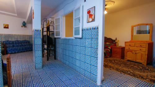 Albergue White And Blue