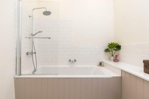 Apartamento Charming, Central & Spacious Georgian 3 Bed Apt