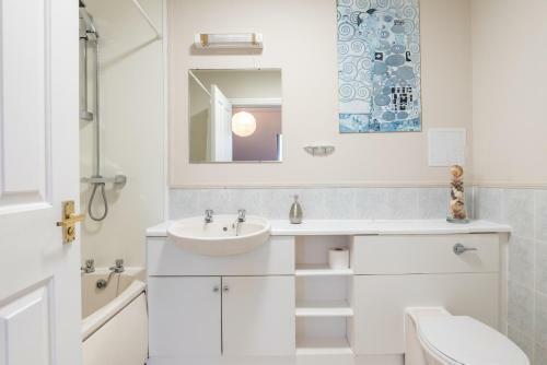 Modern Large Family Apartment With Private Parking