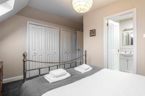 Modern Large Family Apartment With Private Parking