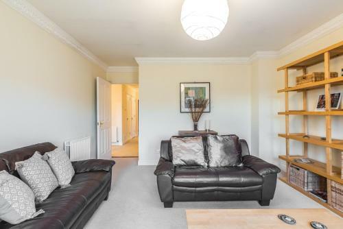 Modern Large Family Apartment With Private Parking
