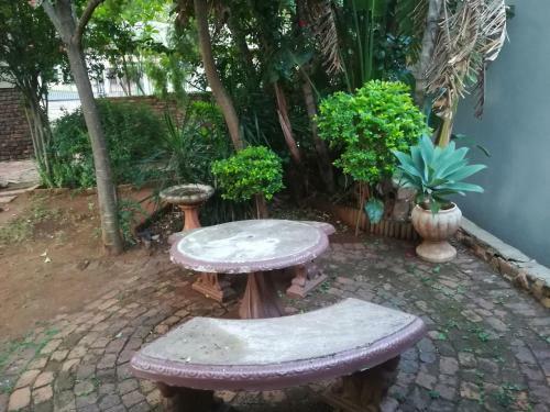 Hostal Harties Double Bed Studio - Garden View Hartbeespoort Dam