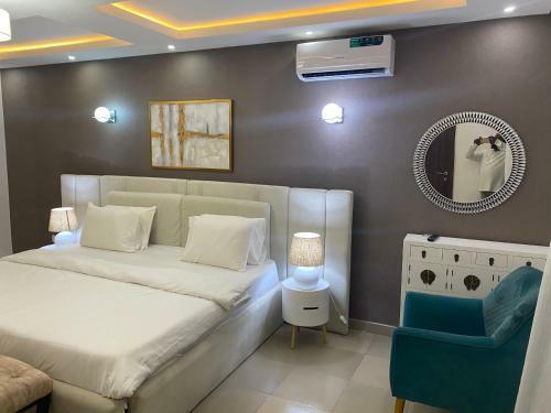 Shortlethomes - 5 Star Short Let Apartment In Ikate