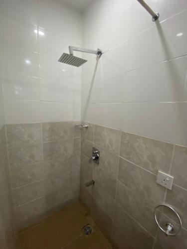 Shortlethomes - 5 Star Short Let Apartment In Ikate