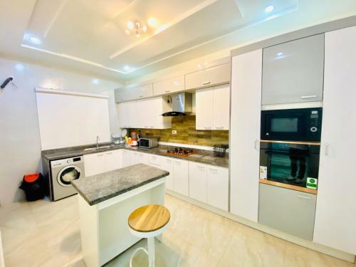 Shortlethomes - Ebi's 5 Star Short Let Apartment In Ikate, Lekki