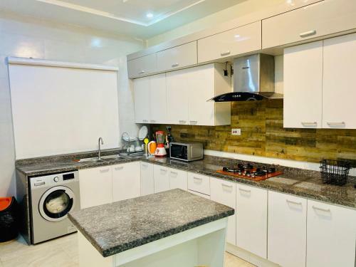 Shortlethomes - Ebi's 5 Star Short Let Apartment In Ikate, Lekki
