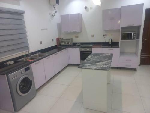 Luxury 4-bedroom Fully Detached Serviced Apartment
