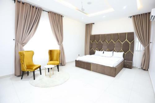 Luxury 4-bedroom Fully Detached Serviced Apartment