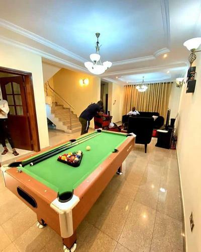 Hostal George's Bay Hotel & Apartments