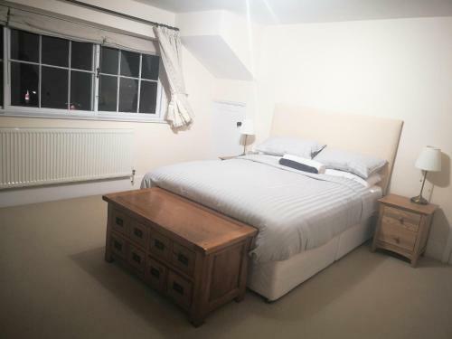 Stunning, Spacious Town Centre Apartment