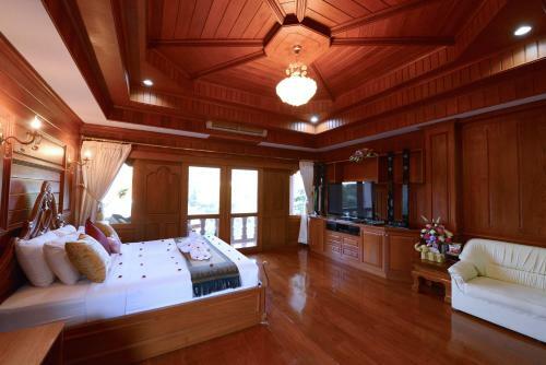 Ngamta Hotel