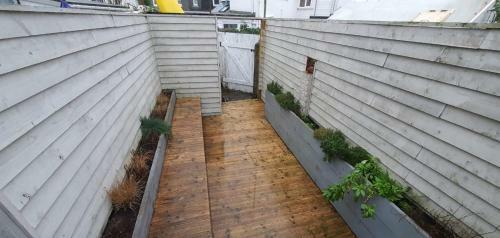 Pass The Keys 3 Bedroom Sleeps 6 Waterside House In Flushing