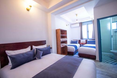 Hostal Cine House