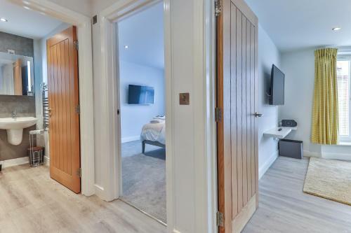 13 Belle House - Apartment 2