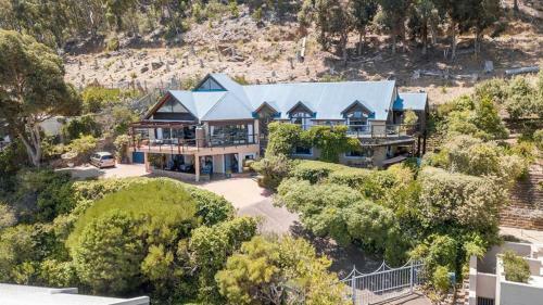 Hostal Bayview Mountain Seafacing Cottages