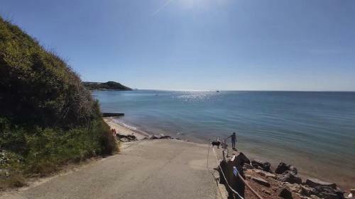 Bay - Brambles Chine, Colwell Bay Newly Refurbished