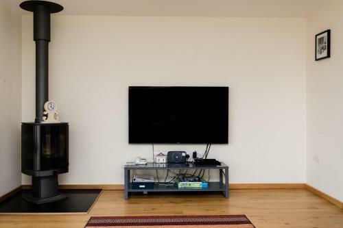 4 Bed Detached House - Freshwater