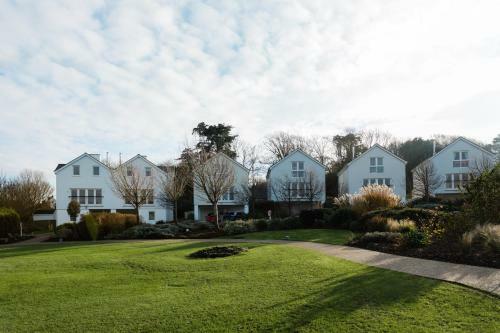 4 Bed Detached House - Freshwater