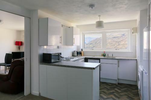 Loch & Hill View Apartment