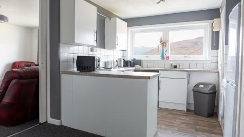 Loch & Hill View Apartment