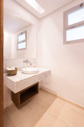 Luxury One Bedroom Apartment - Best Location