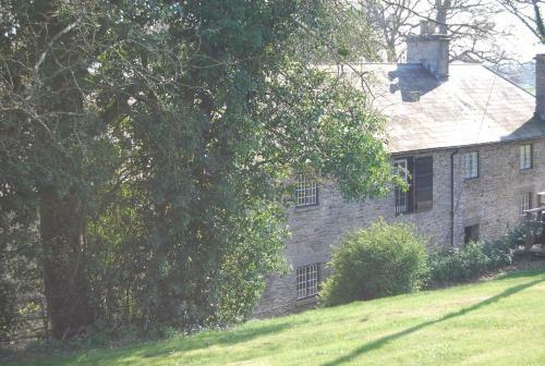 Glanhenwye Courtyard Cottages