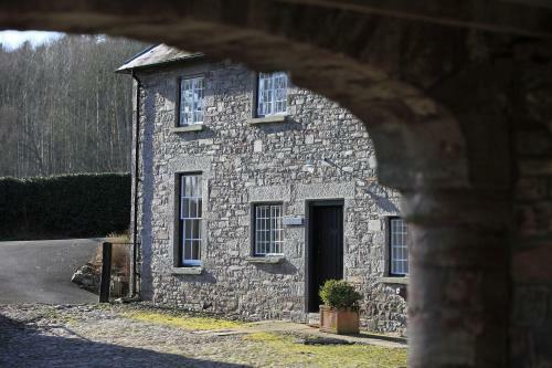 Glanhenwye Courtyard Cottages