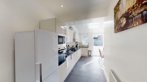 St John's House - 3 Bed Ensuite Rooms