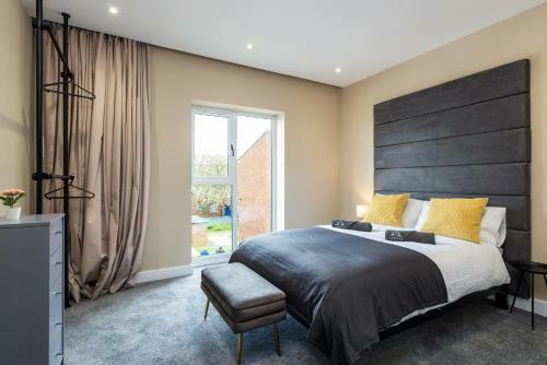 Apartment 4 - Bleisure - Free Parking!