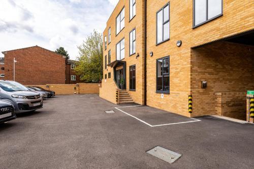 Apartment 4 - Bleisure - Free Parking!