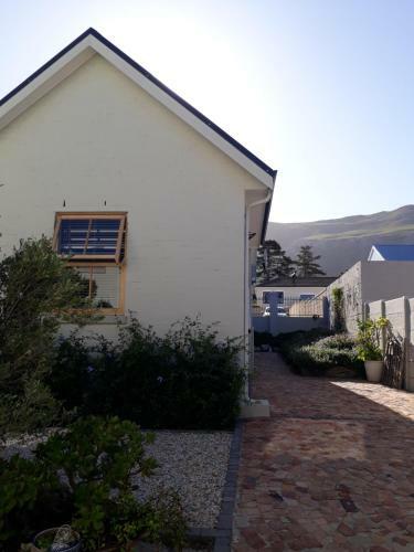 Hostal Nerf-af Cottage And Rooms